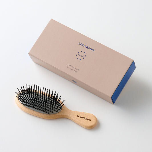 Made in 飛騨の贈りもの【新作】レヴィ 天然木 クッションブラシ